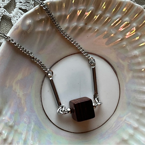 Vintage Sarah Coventry Trendsetter Necklace ~ Wood Cube~ Silver Chain - Picture 1 of 10